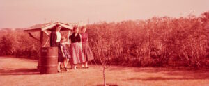 Guests at the now-demolished hedge maze at the Fort Worth Botanic Garden